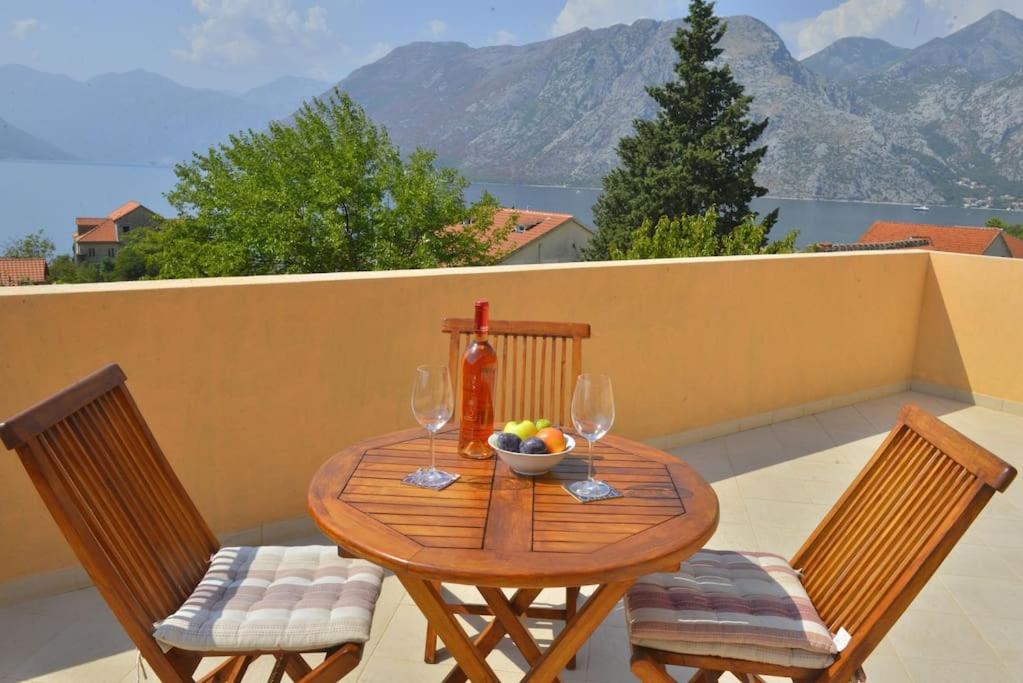 D Apartment Kotor Extérieur photo